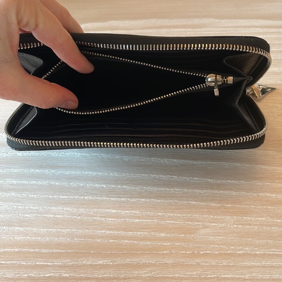 Givenchy NEW wallet black patent leather shark tooth zip continental wallet NWOT - Picture 7 of 17